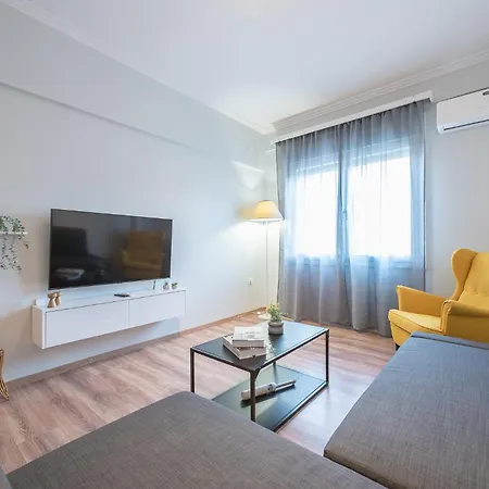Urban Escape Downtown Apartment *